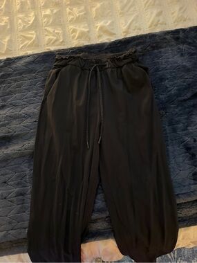 Black lululemon joggers